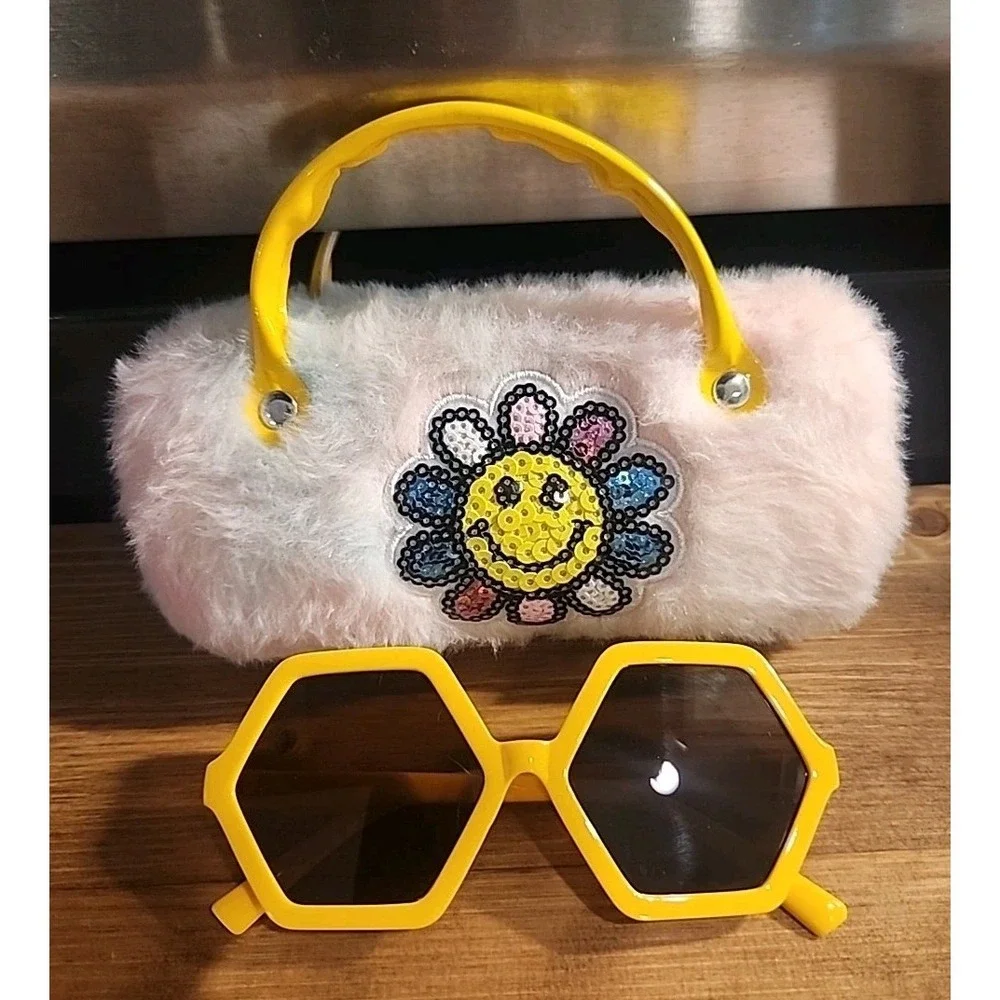Girls Embroidered‎ Happy Face Faux Fur Sunglasses Case W/retro Sunglasses